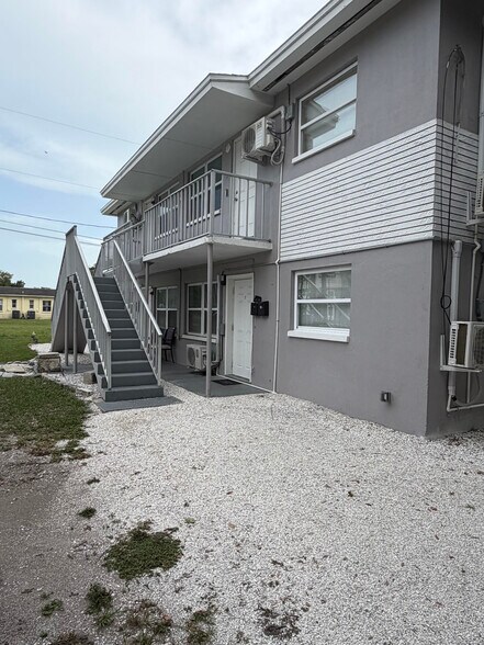 Building Photo - 363 Ridge Rd N