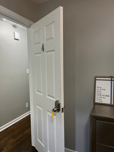 Locks - 6140 Hillandale Dr