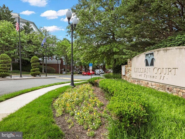 Building Photo - 1645 International Dr