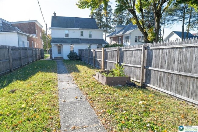 Building Photo - 2409 S 5th St