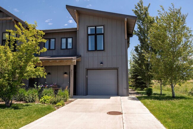 Building Photo - 8551 S 1000 W