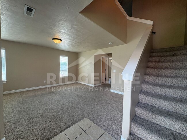 Building Photo - 470 Sunflower Rd