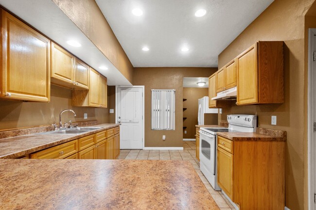 Building Photo - Cozy 1 Bedroom in McKeesport available May...