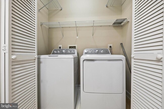 Building Photo - 743 Collington Ct