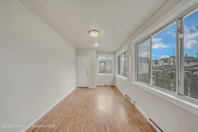 Building Photo - 613 Harrison Ave