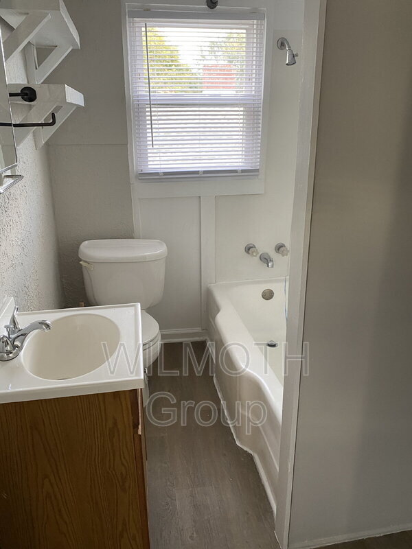 Building Photo - 5338 Winthrop Ave