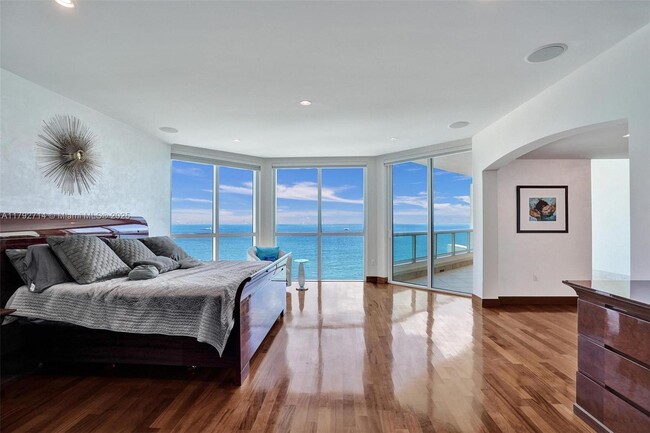 Building Photo - 101 S Fort Lauderdale Beach Blvd