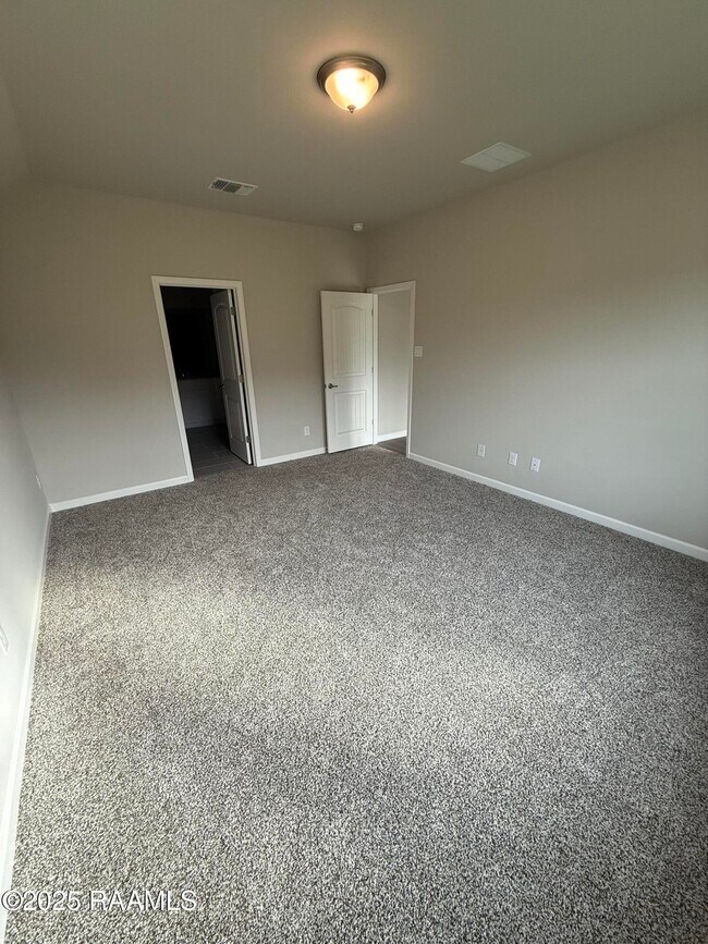 Building Photo - 112 Broussard Hl Dr