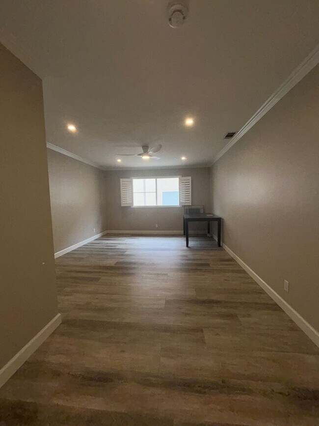 Building Photo - Beautiful 3 Bedroom 2 Bath condo!!