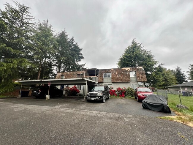 Building Photo - Ground-Level Unit in a Fourplex Near Tacoma Mall