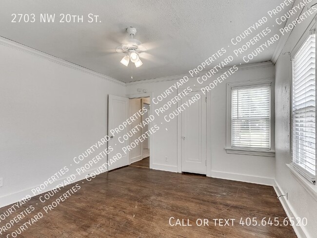 Building Photo - Adorable Tudor in Crestwood!