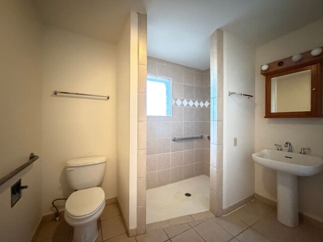 Building Photo - 5 Bed 3 Bath Home in Ruston