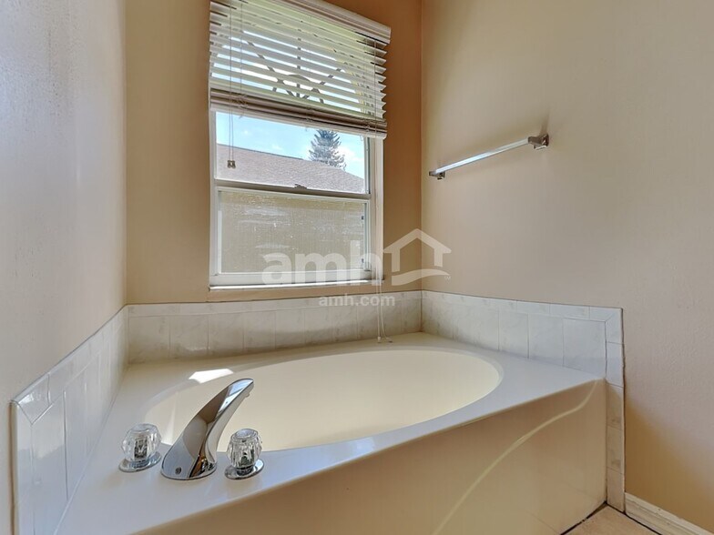 Building Photo - 30450 Wrencrest Dr