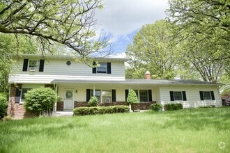 Building Photo - 118 Simsbury Dr