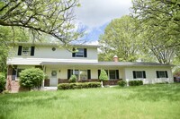 Building Photo - 118 Simsbury Dr