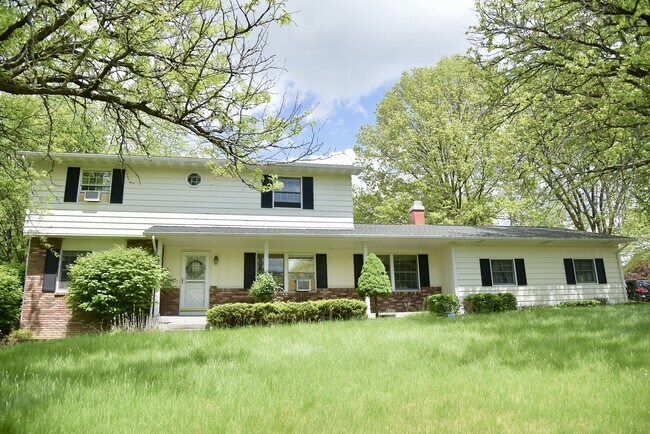 Primary Photo - 118 Simsbury Dr
