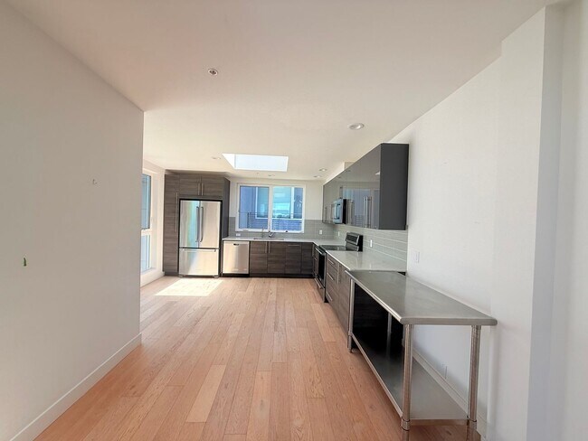 Building Photo - North Capitol Hill Townhome