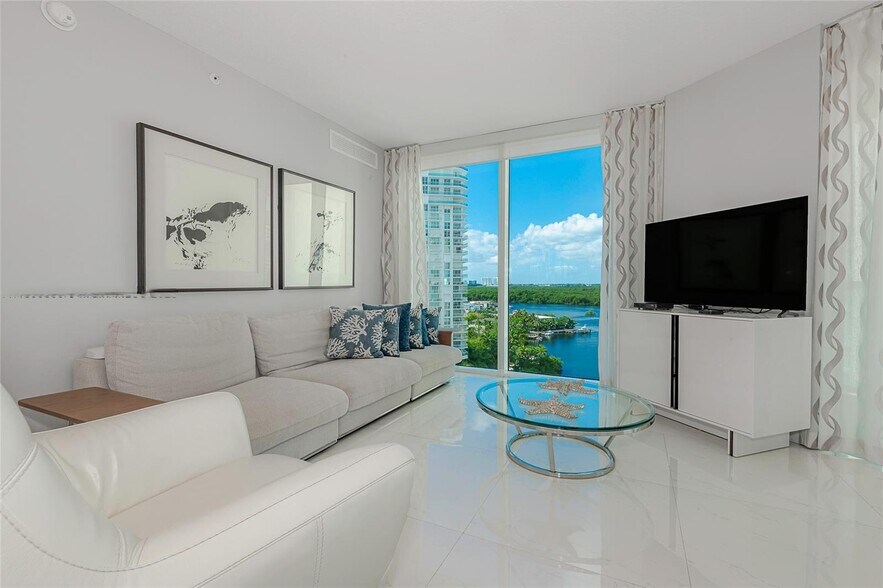 Primary Photo - 200 Sunny Isles Blvd