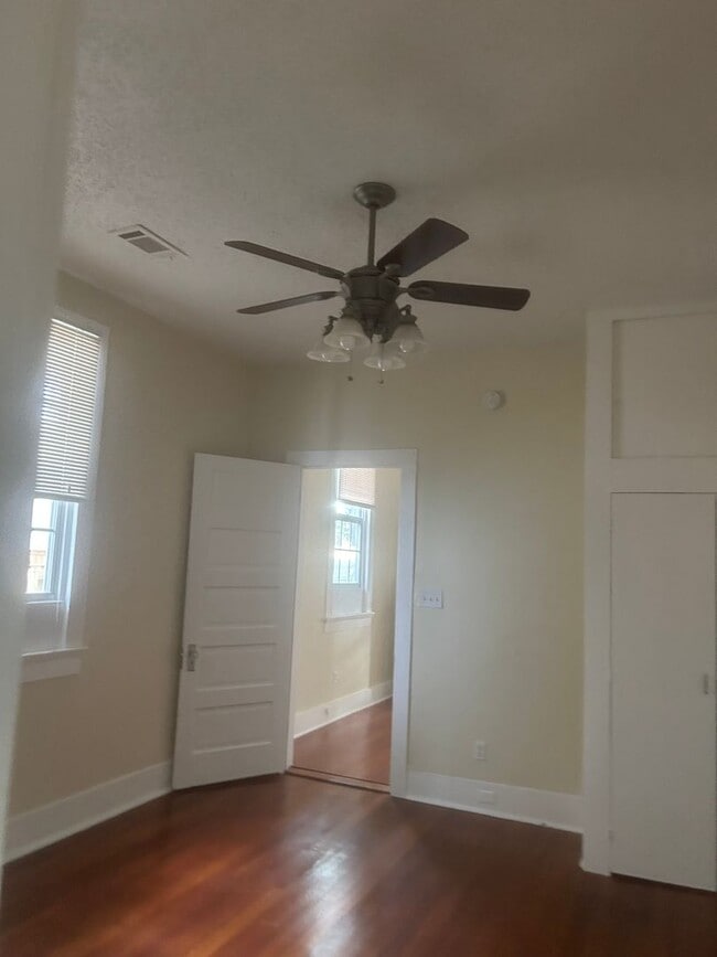 Building Photo - Charming Double in Esplanade Ridge