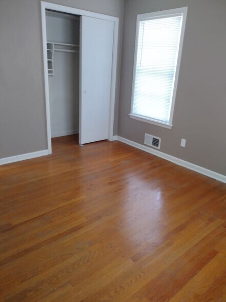 Building Photo - 4211 E 61st St