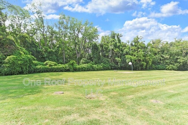 Building Photo - 701 Linwood Dr