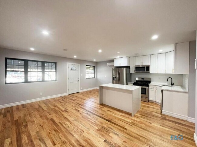 Building Photo - 3 bedroom in BROOKLYN NY 11234