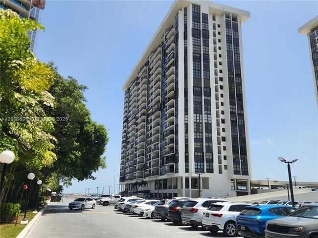Building Photo - 1865 Brickell Ave