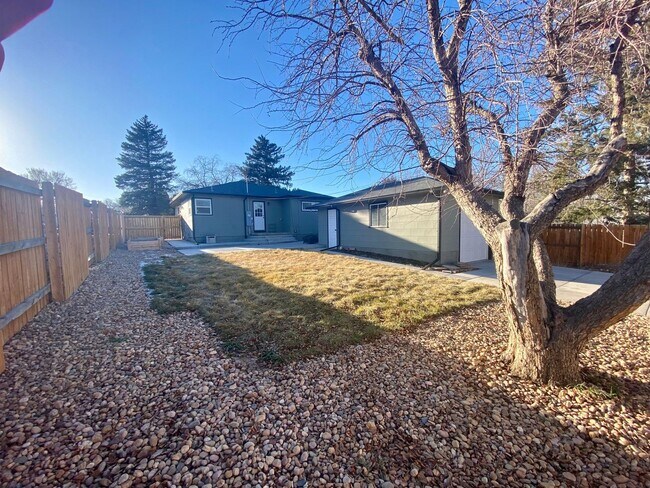 Building Photo - 2 Bedroom Single Family Home in Denver