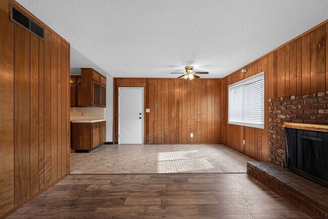 Building Photo - 4115 N Briarwood Ave