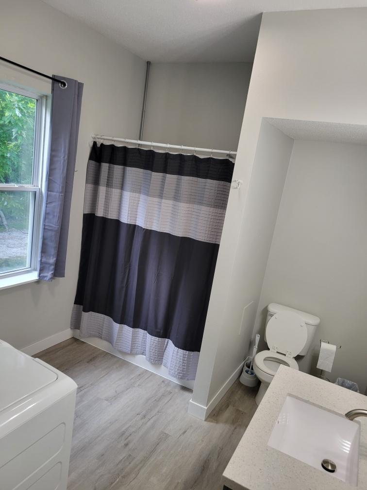 Building Photo - 1122 Valley St