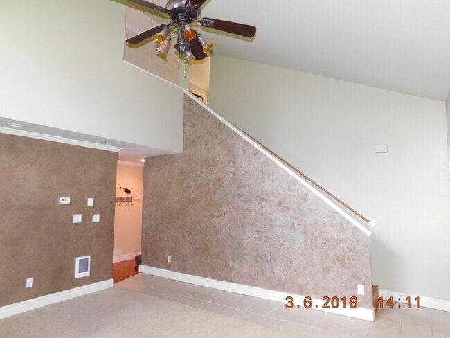 Building Photo - Beautifully Custom Updated 3BD/1.5BA Home ~ Gorgeous Kitchen & Master Bedroom!