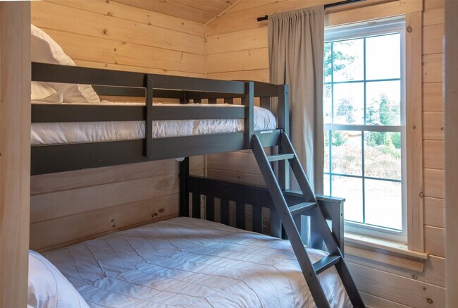 Building Photo - 13 Autumn Ln