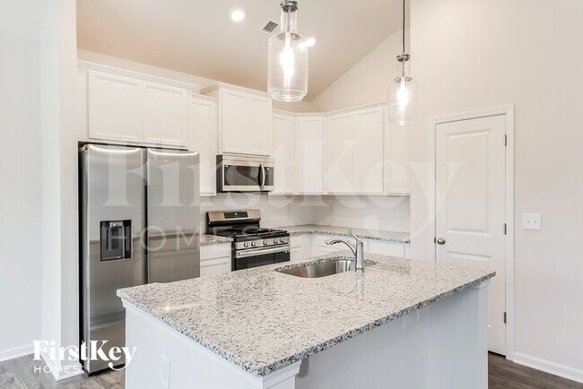 Building Photo - 426 Stonefence Dr