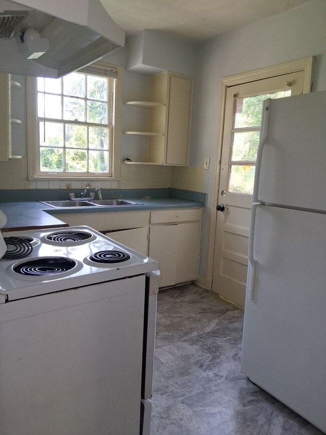 Building Photo - 4834 Maplewood Dr