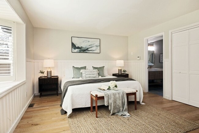 Building Photo - One Of A Kind Freeland Home with Two Seper...
