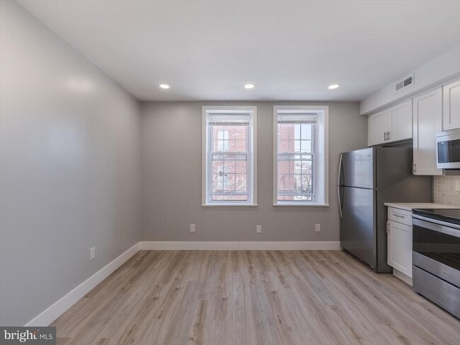 Building Photo - 672 N 19th St