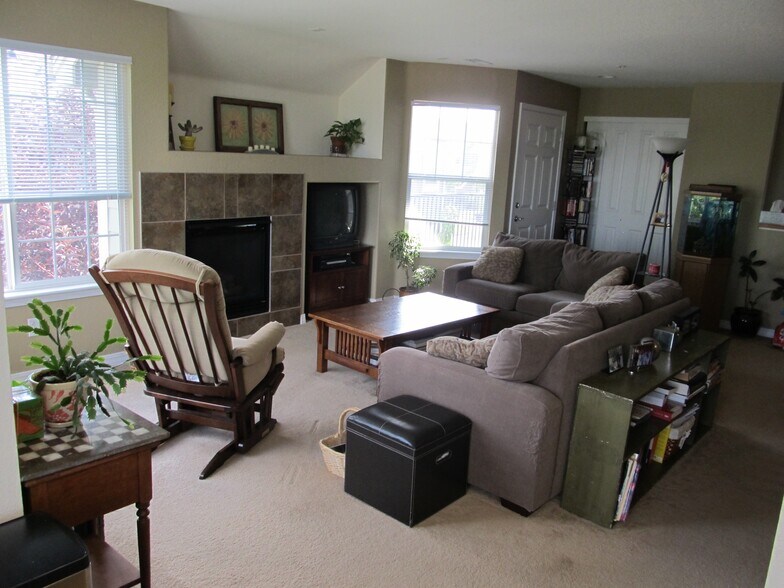 Living Room - 14300 Waterside Ln