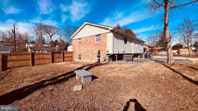 Building Photo - 14303 Chesterfield Dr