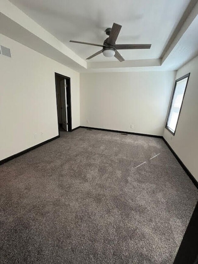 Building Photo - 147 Southpark Dr