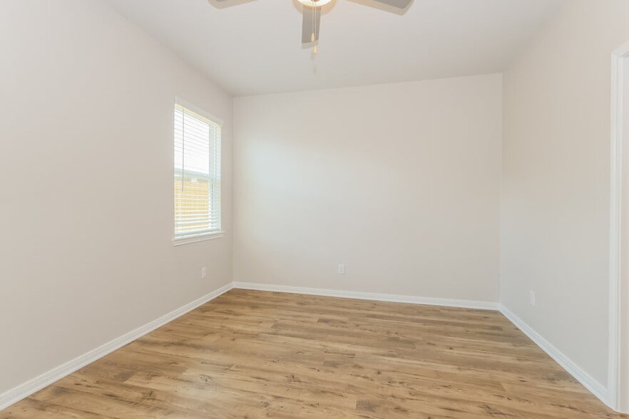 Building Photo - 15574 Caramel Spgs Dr