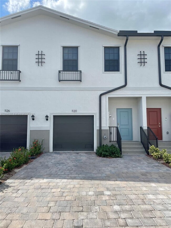 Building Photo - 1120 SW 7th Ct
