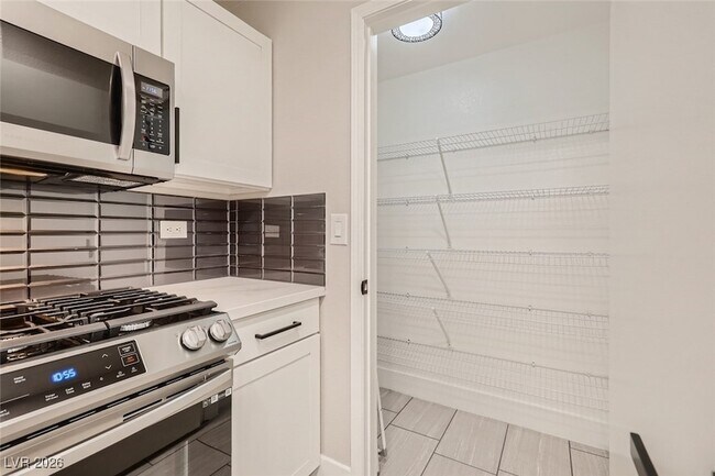 Building Photo - 8250 N Grand Canyon Dr