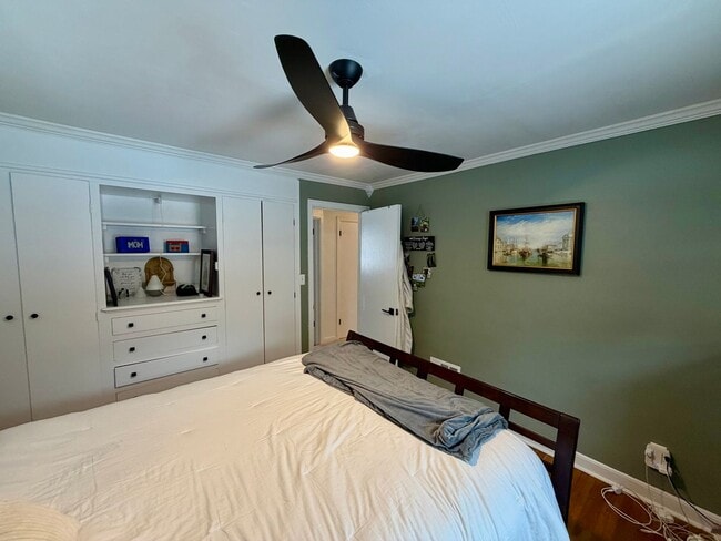 Building Photo - 3 Bed 1.5 Bath Single Family Home in Scholfield