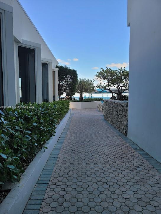 Building Photo - 3140 S Ocean Dr