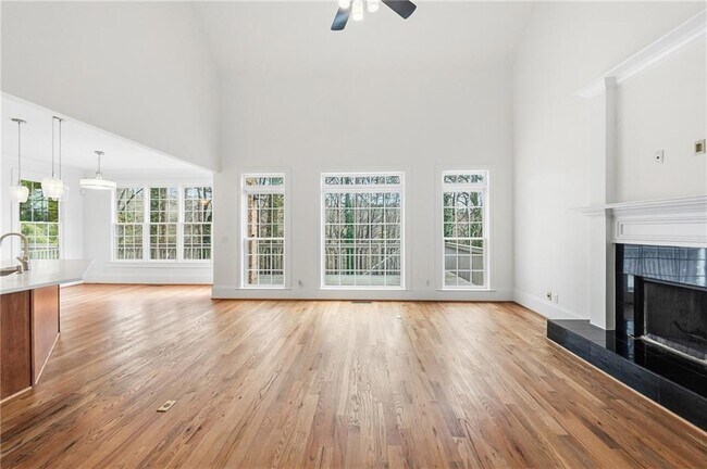 Building Photo - 125 River N Cir