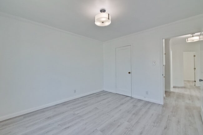 Building Photo - 289 Bridgeview Dr