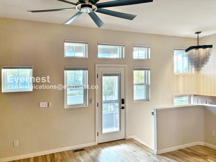 Building Photo - 1745 Venice Ln