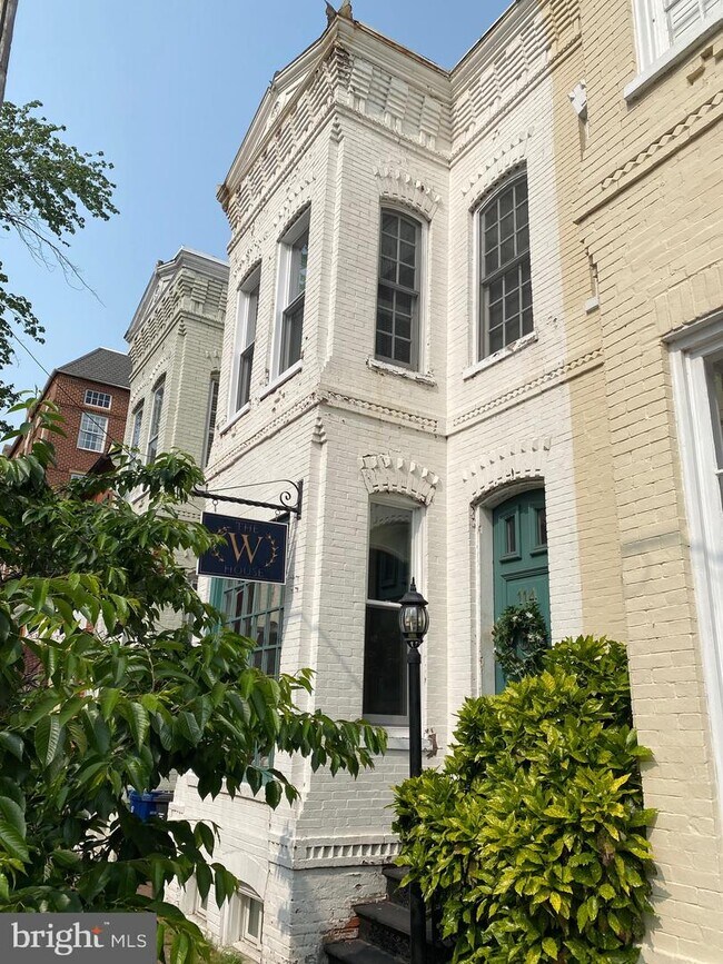 Building Photo - 114 S Pitt St
