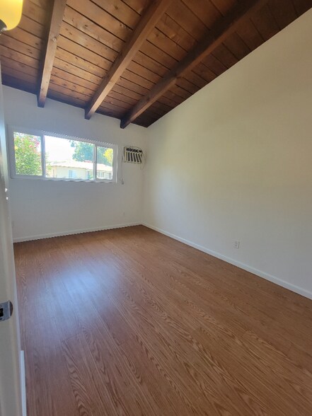 Building Photo - 7340 Ventura Canyon Ave