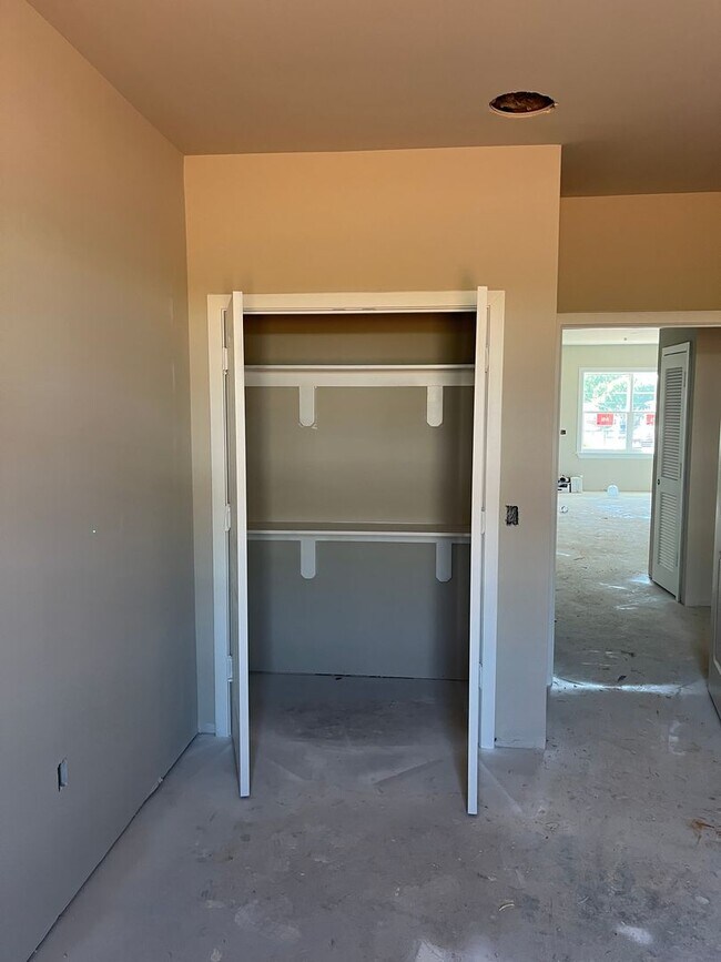 Building Photo - Salem Run Apartments Phase 2